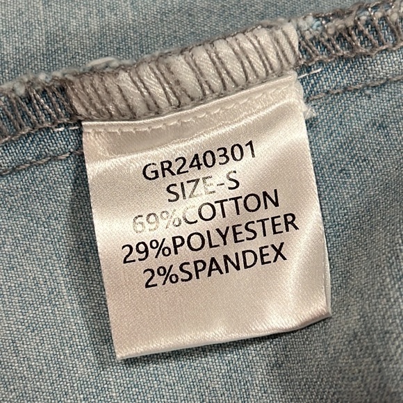 Light Blue Denim Jacket With Metallic Gold, Stretch, Size Small - Picture 4 of 4